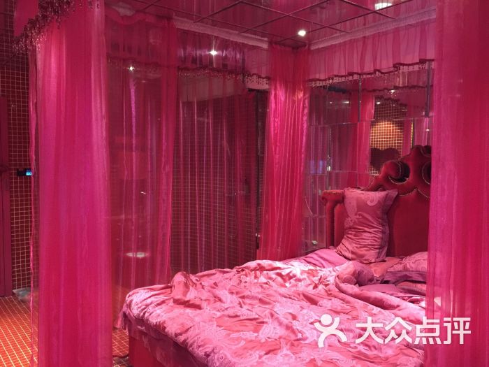 万爱情侣主题酒店(天津小白楼店)图片 第4张